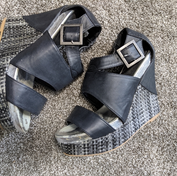 Black Wedges - Picture 3 of 3